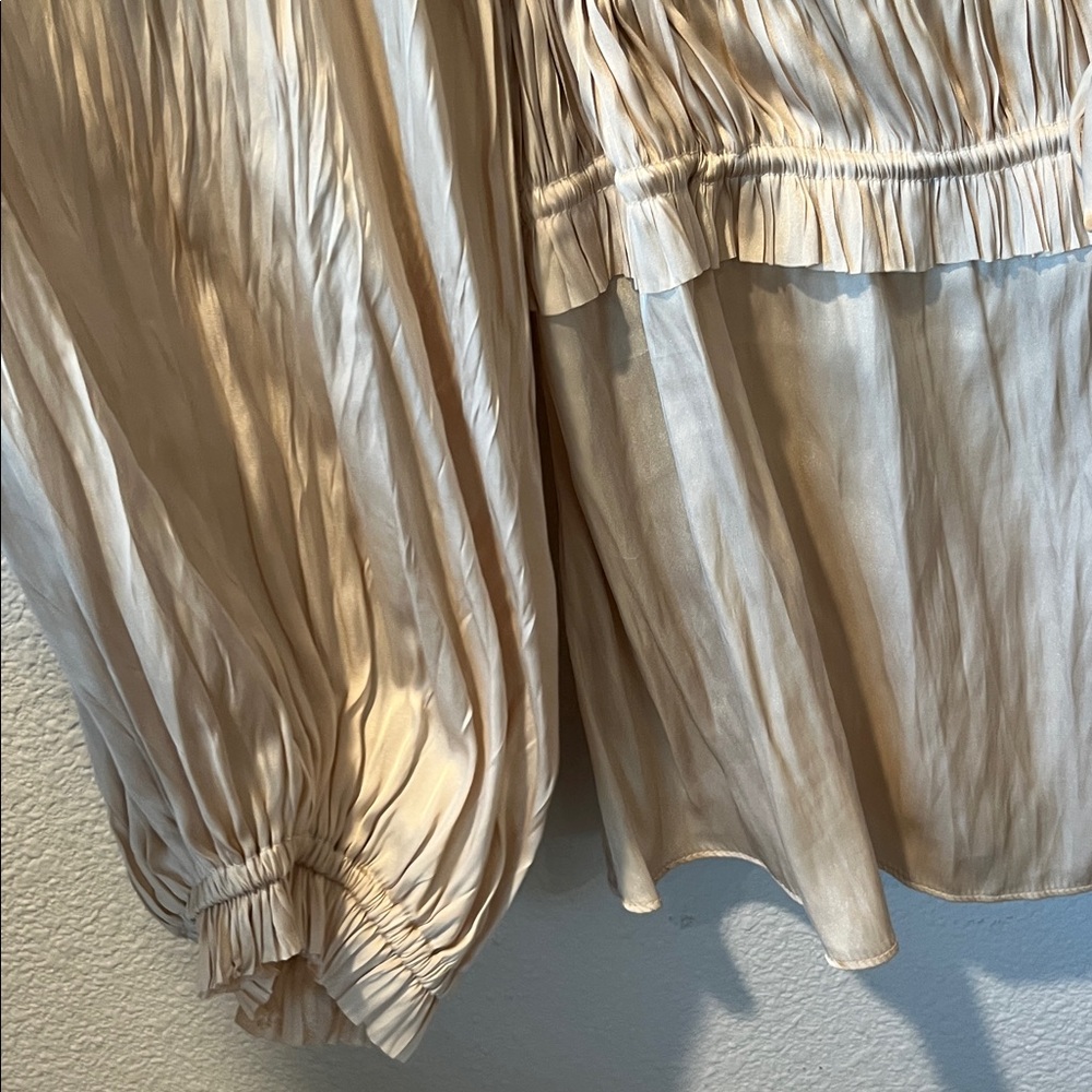 Ellie Tahari blouse in ecru. NWT. Beautiful and romantic. - Picture 8 of 10